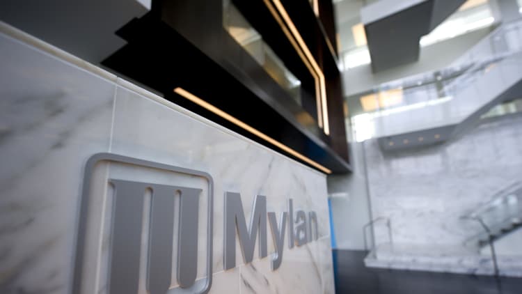 Mylan meets with investors to communicate benefits of Pfizer merger