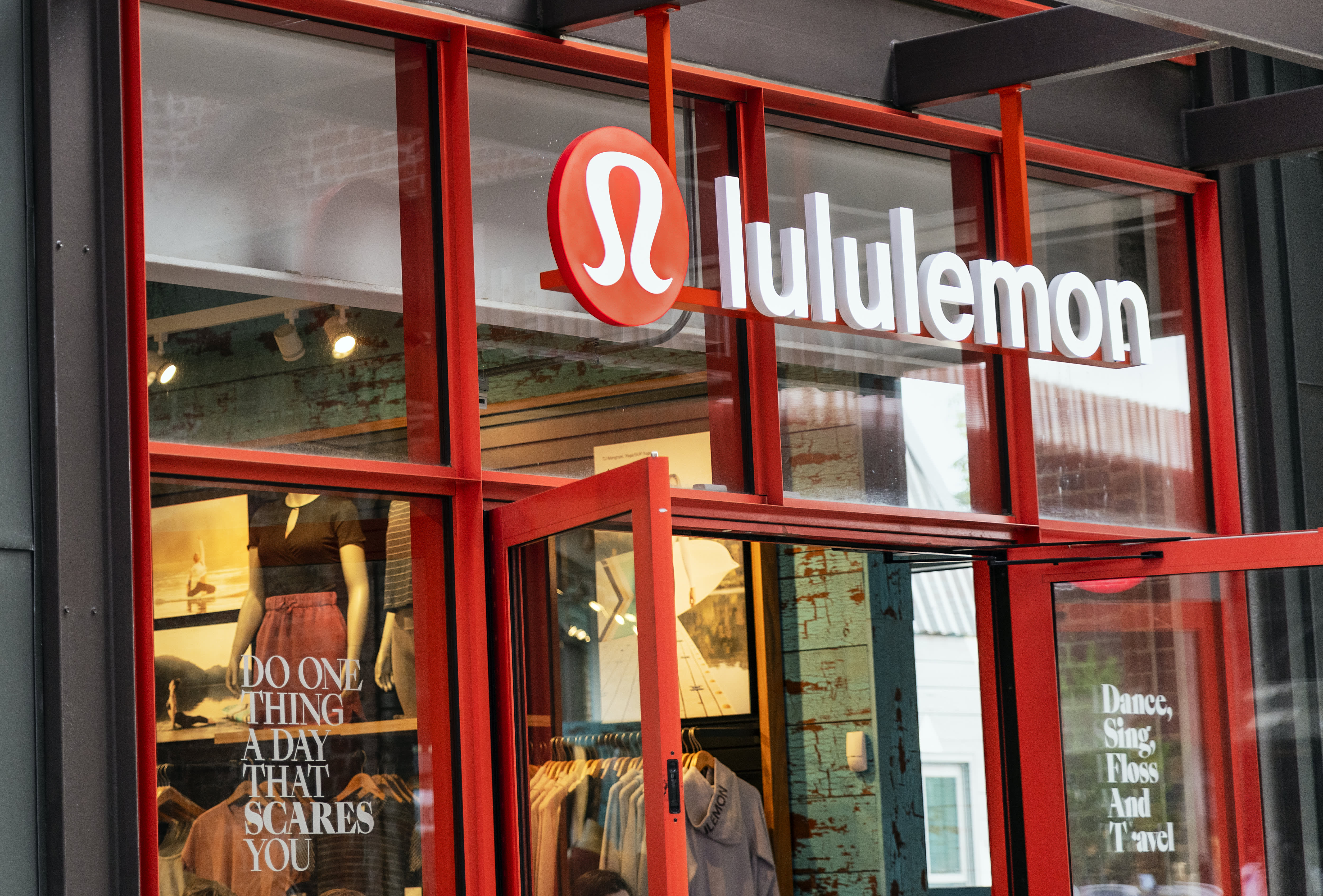 lululemon next day delivery