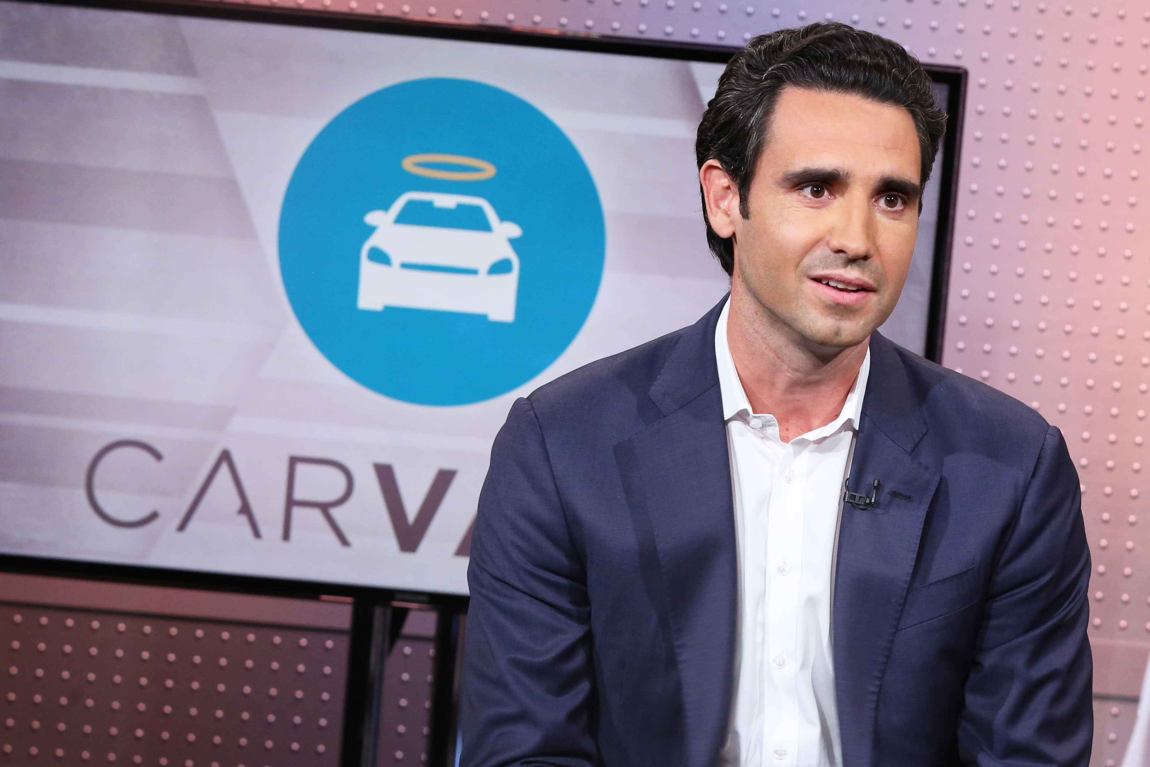 Cowen downgrades Carvana, cites 'lengthened' path to profitability in a difficult macro environment