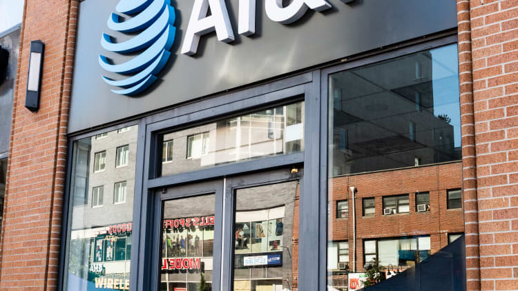 A research analyst explains Elliott Management's $3.2 billion stake in AT&T