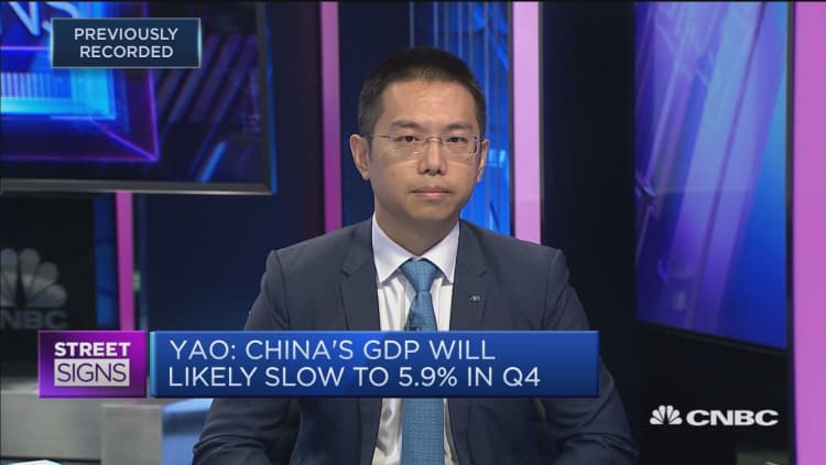 China's GDP may slow to 5.9% in Q4: Economist