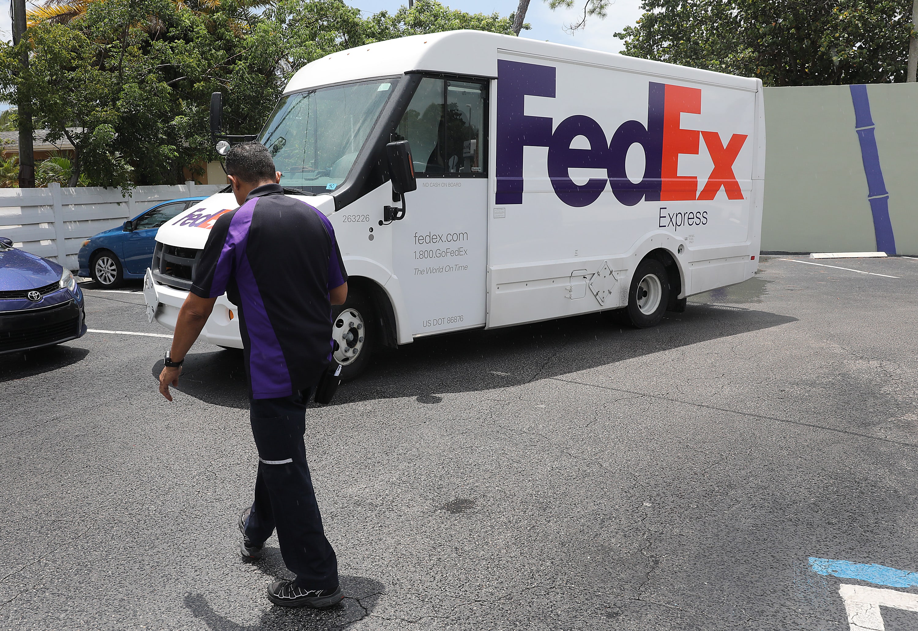 track fedex ground packages