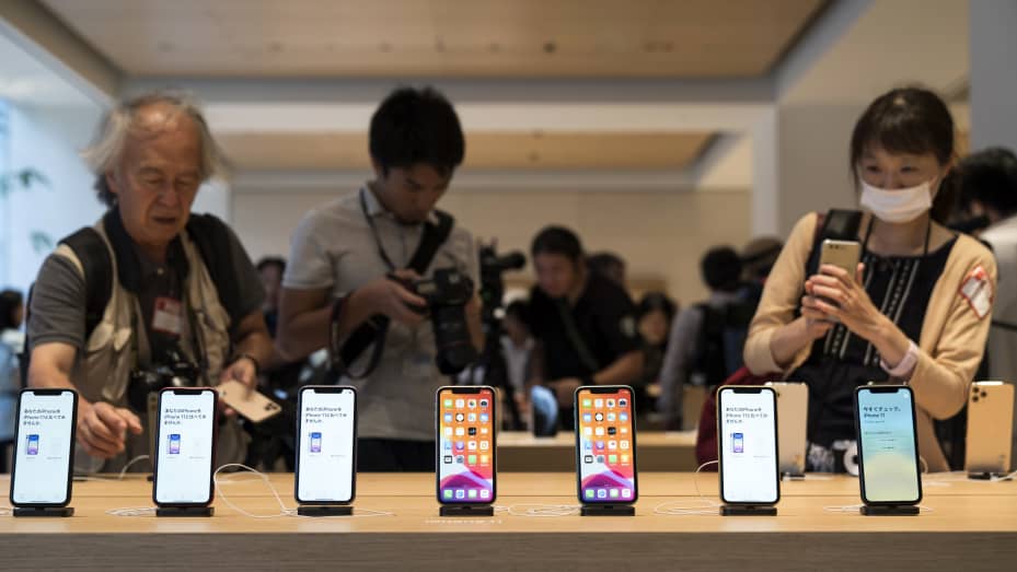 Apple Customers Hold Out For 5G Despite Lower Prices On Iphone: Survey