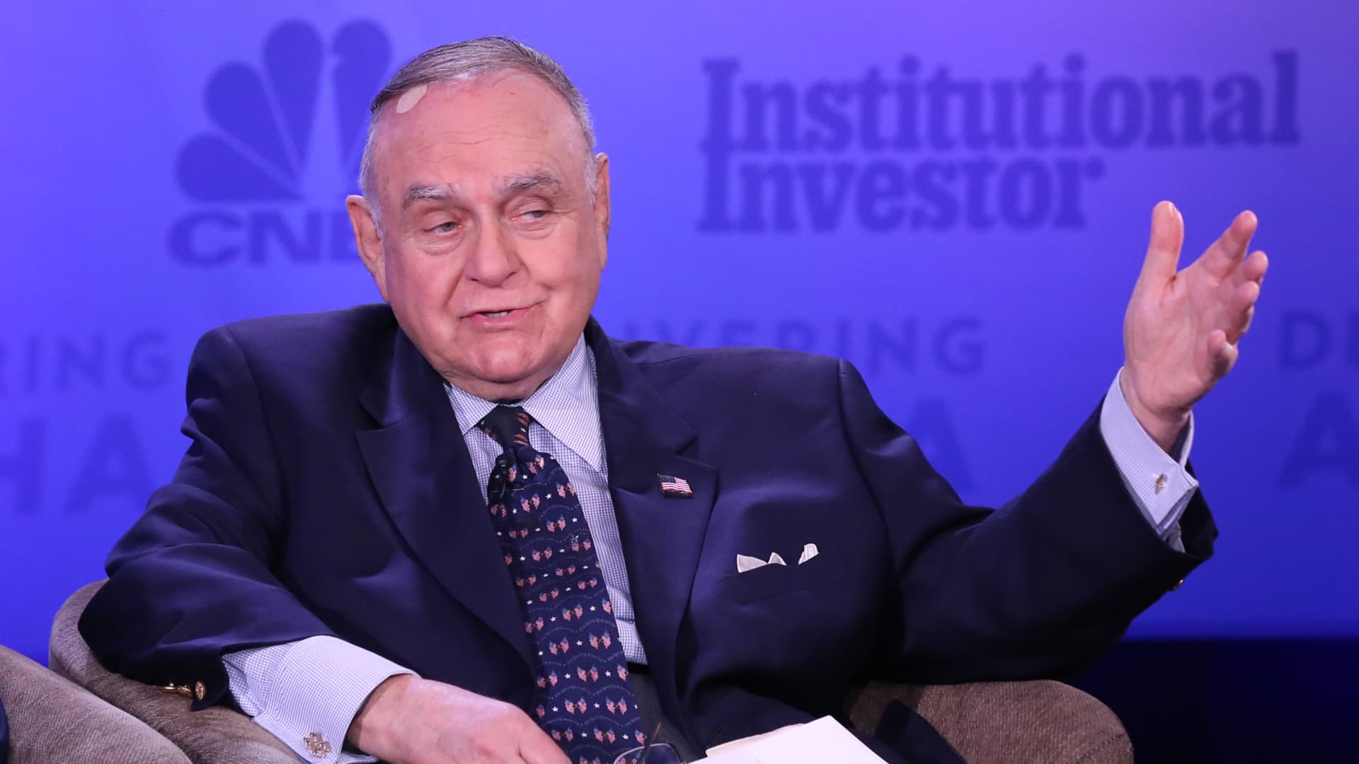 Leon Cooperman calls for a recession next year, expects S&P to drop 40% from January’s all-time high