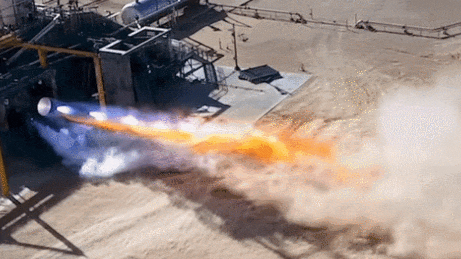 A Blue Origin testa um dos motores de foguete BE-4 que a empresa está desenvolvendo para lançar seu foguete New Glenn.
