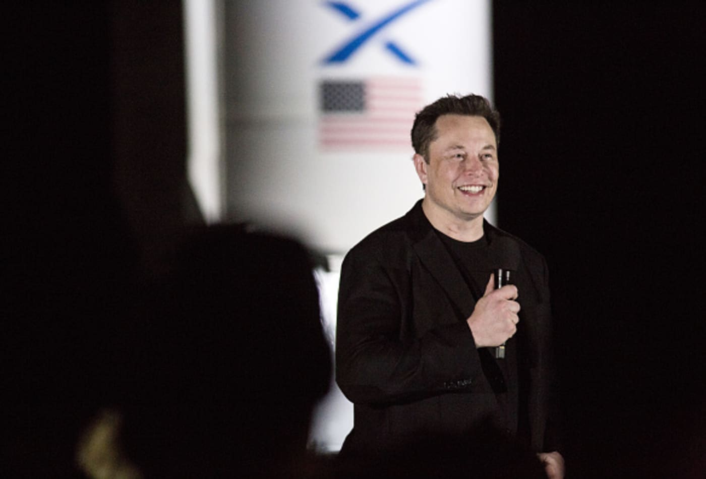 Elon Musk tweets he's recruiting for SpaceX, willing to train