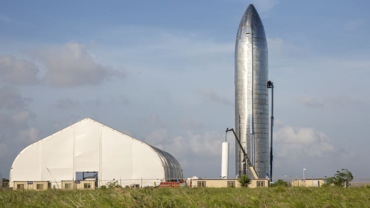 Aerial video shows SpaceX building another Starship rocket in Florida