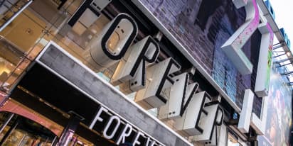 It's the last Christmas for some Forever 21 stores. Here's why the retailer went bankrupt