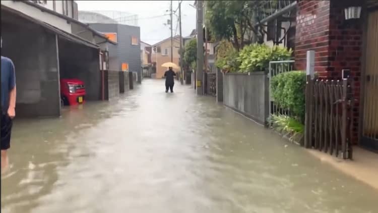Typhoon Mitag leaves at least nine dead in South Korea before hitting Japan