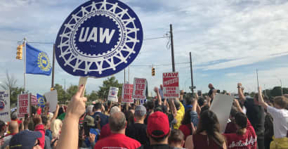 UAW workers overwhelmingly vote to authorize strikes at GM, Ford, Stellantis
