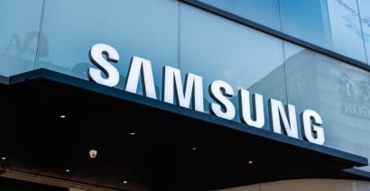 Samsung says quarterly profit likely fell 34%