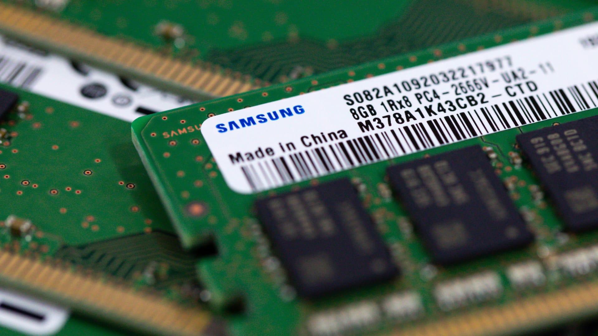 Samsung Electronics Co. 8GB Double-Data-Rate (DDR) 4 memory modules.