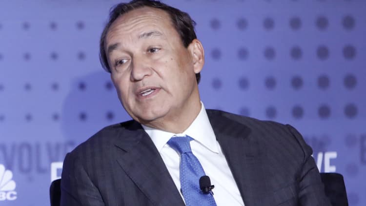 United CEO Oscar Munoz to step down in May