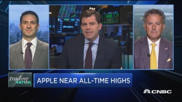 Apple one of the best long-term stocks out there: Market pro