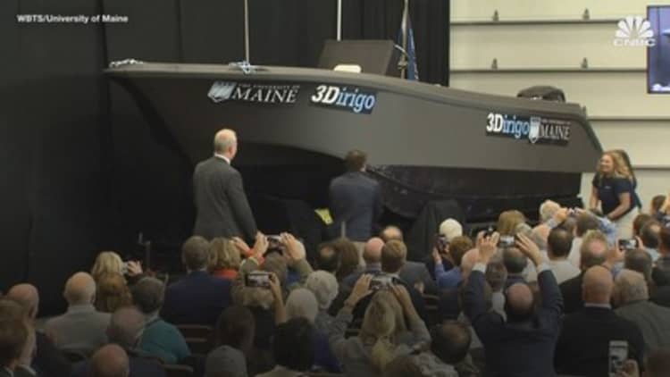 The first 3D-printed boat, 'built' by the world's largest 3D printer