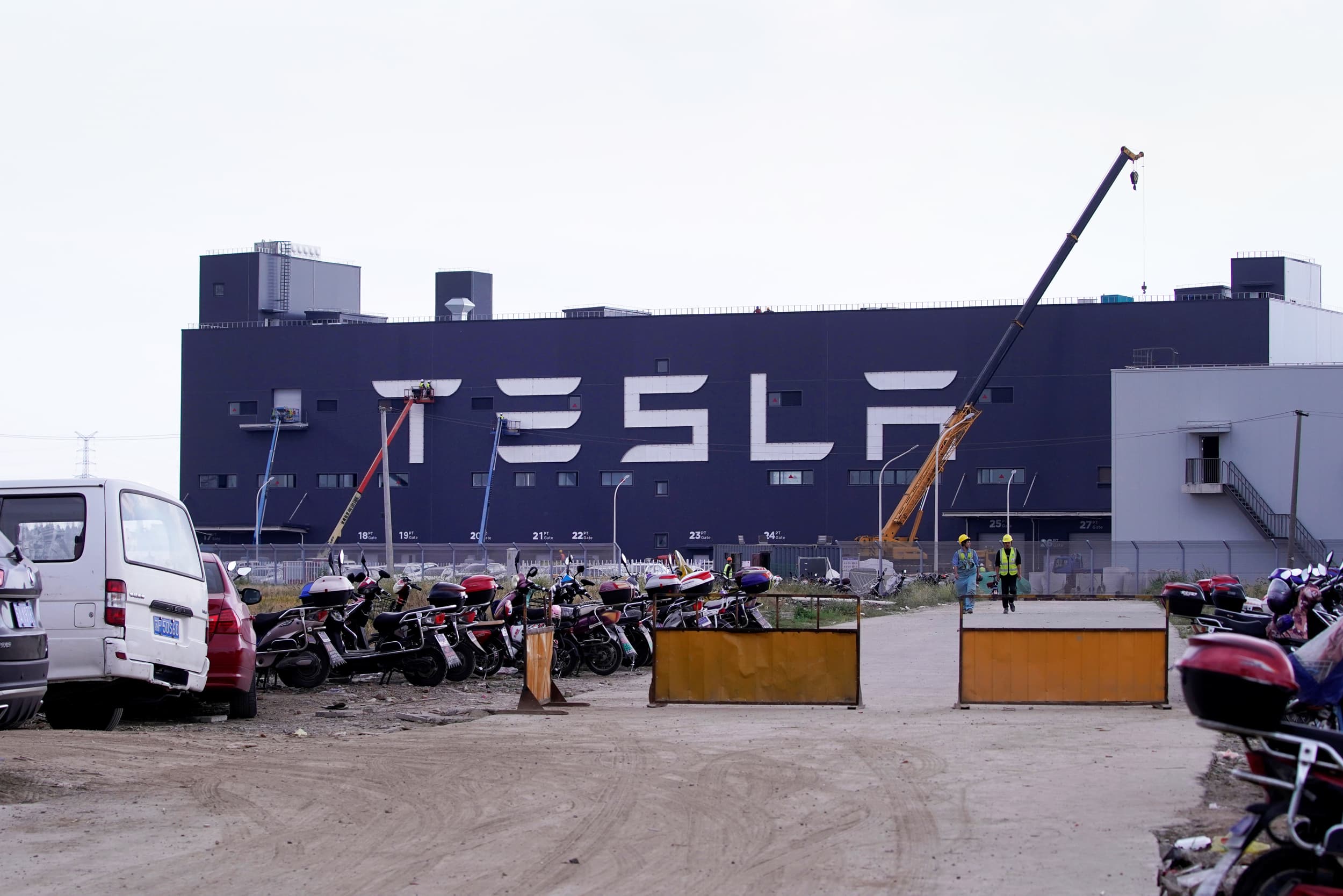 Tesla’s China sales tumble 27% in April from March