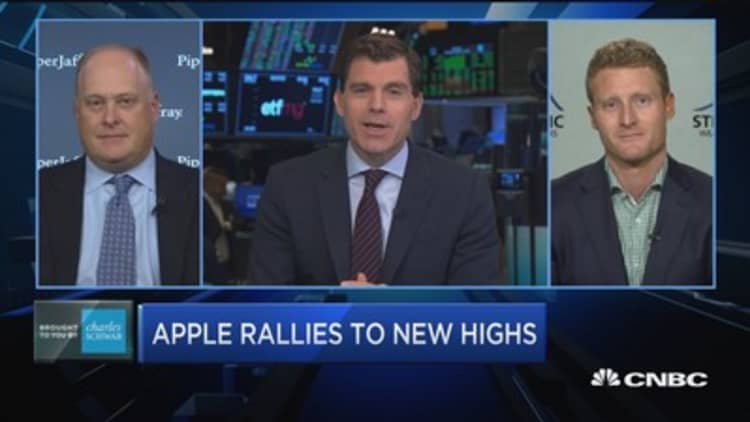 Why this analyst says he would buy Apple, despite record highs