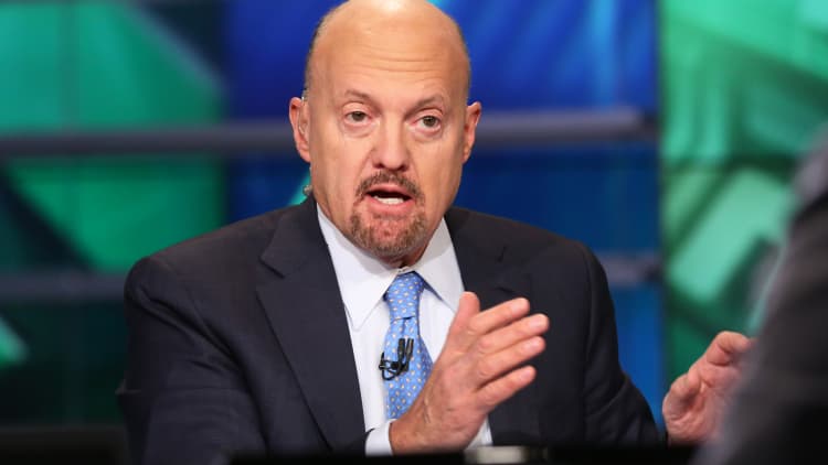 Cramer: Rate cuts won't matter 'unless the Fed can create a vaccine'