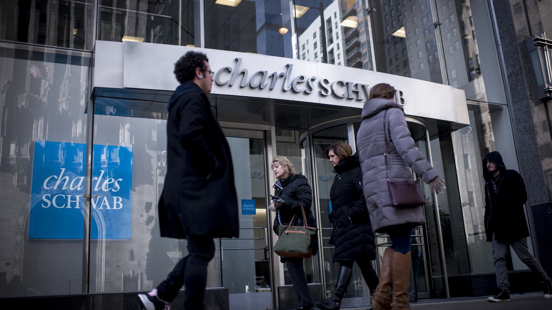 Charles Schwab shares head for worst day ever as fears of banking crisis deepen