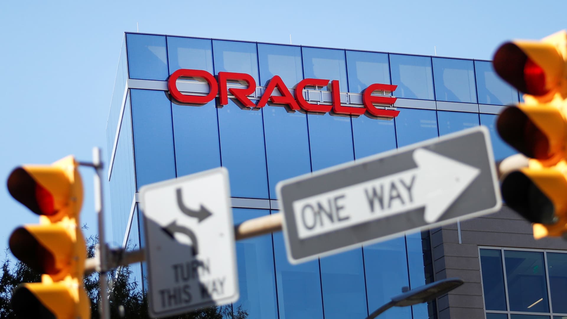 Oracle is the ‘star of the show’ in AI.  What to expect from earnings