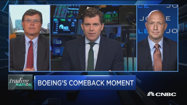 Why these investing experts say stay cautious with Boeing shares