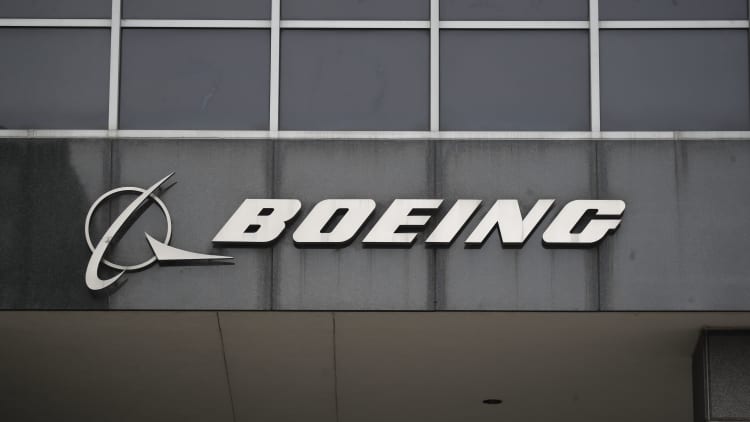 Boeing posts earnings miss, revenue beat for Q3