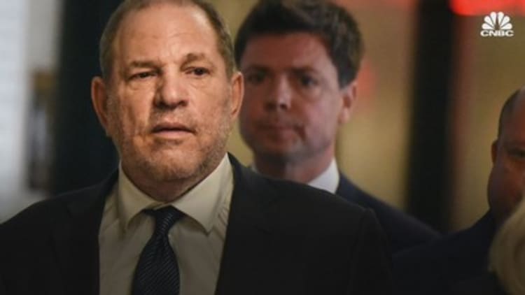Accused sexual predator Harvey Weinstein confronted at a NYC bar
