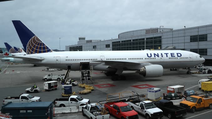 United Airlines Apple In Early Talks To Revamp San Francisco Airport,Black And White Marble Kitchen Countertops