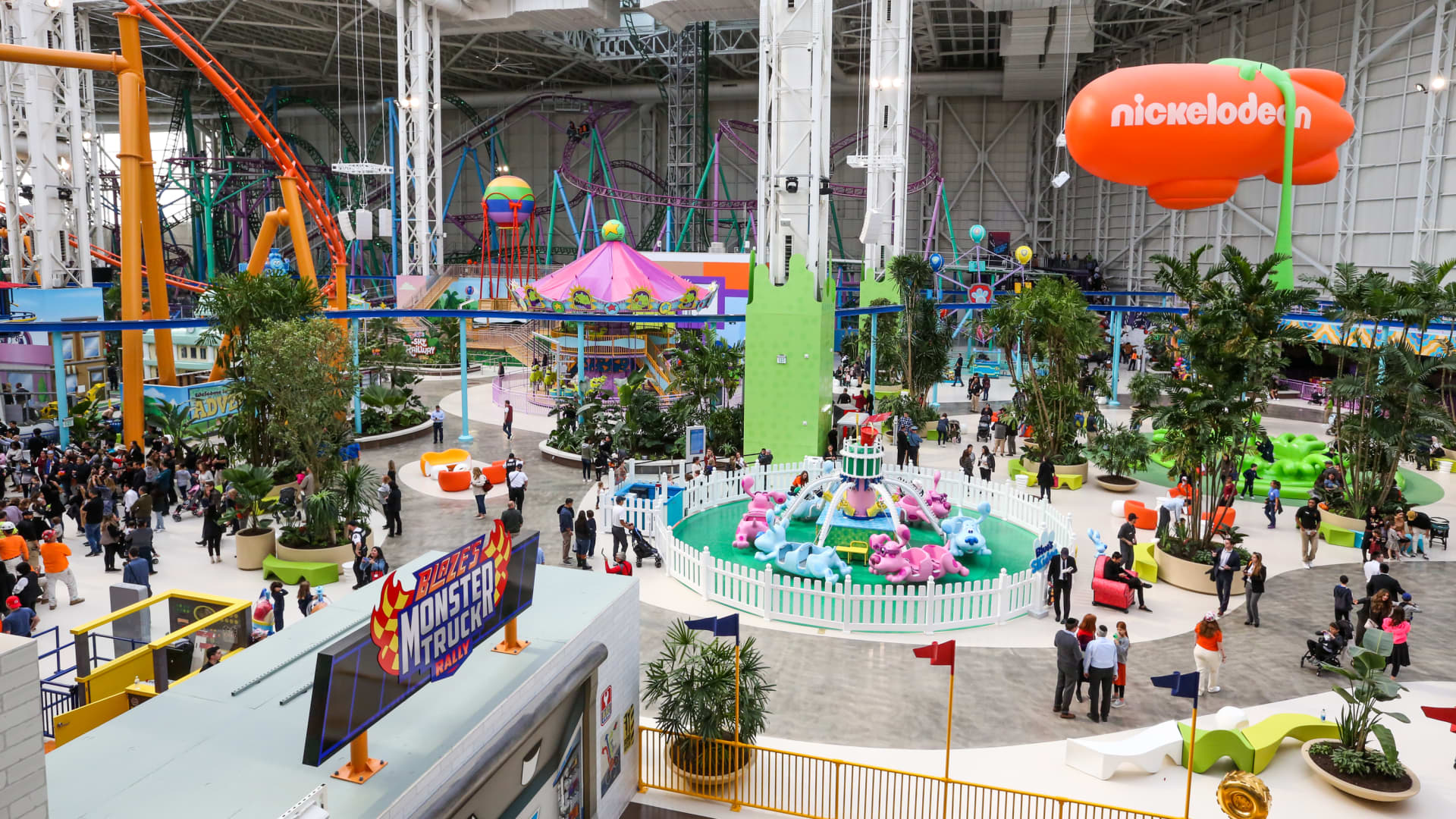 American Dream mall: A look inside Nickelodeon Universe theme park, ice  skating rink on opening day 