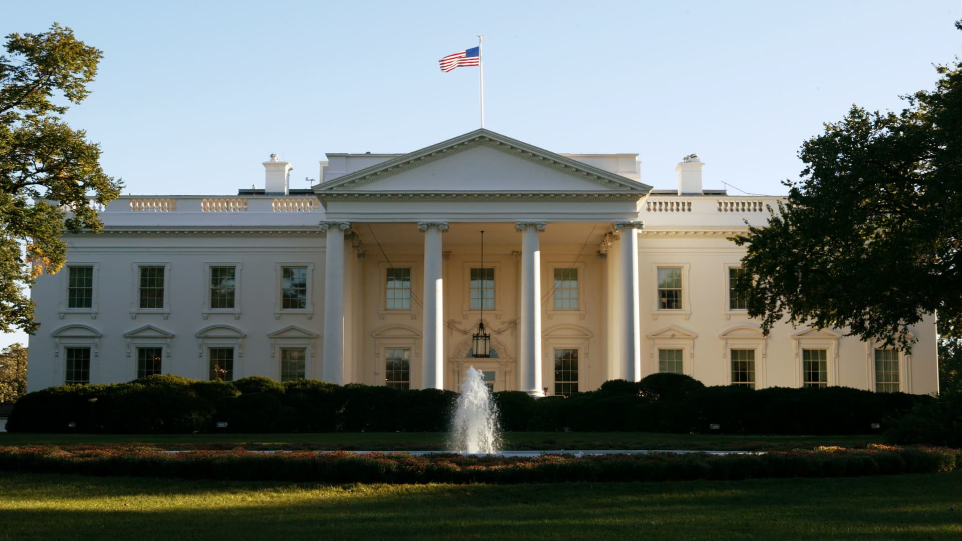 An exterior view of the White House
