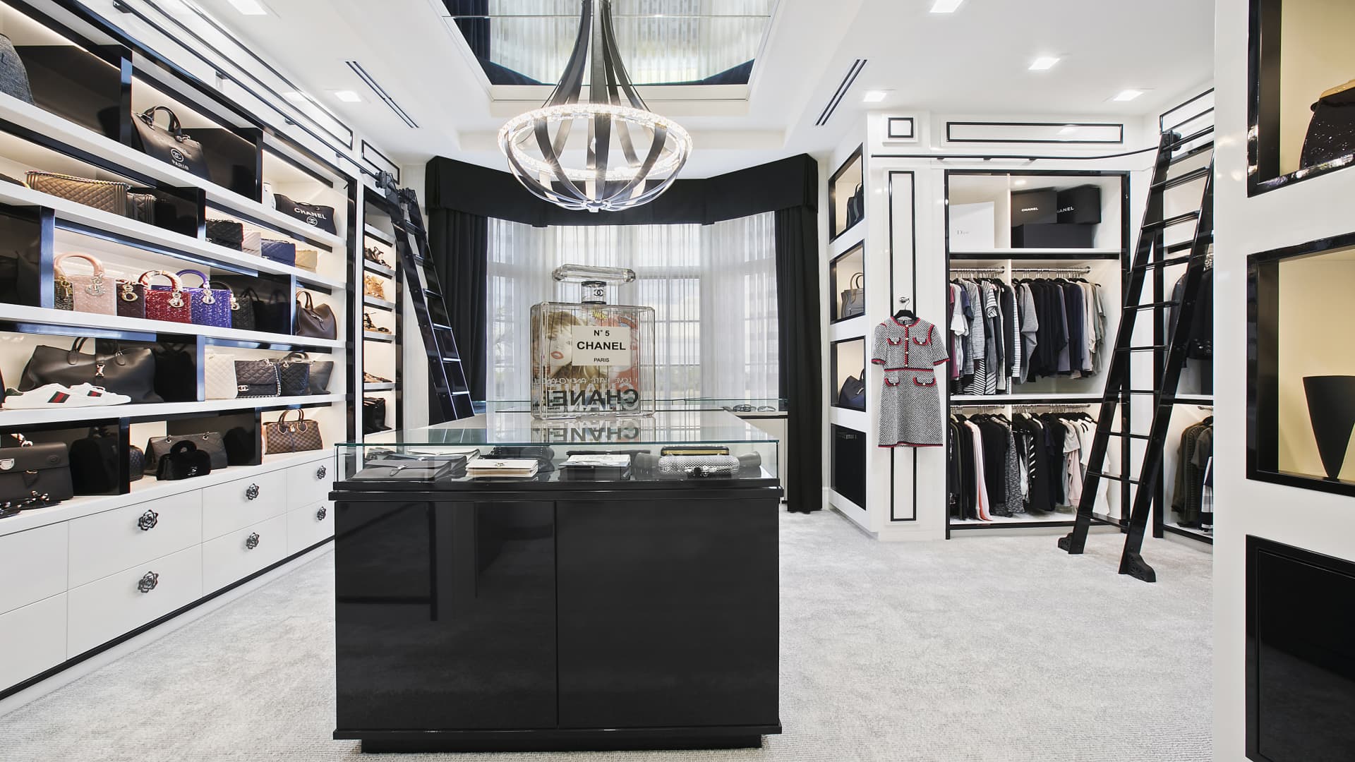 Leaders in Retail  The Luxury Closet