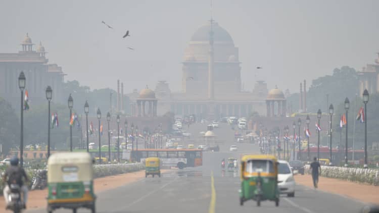 India faces its worst air pollution of 2019, forcing vehicle restrictions and school closures