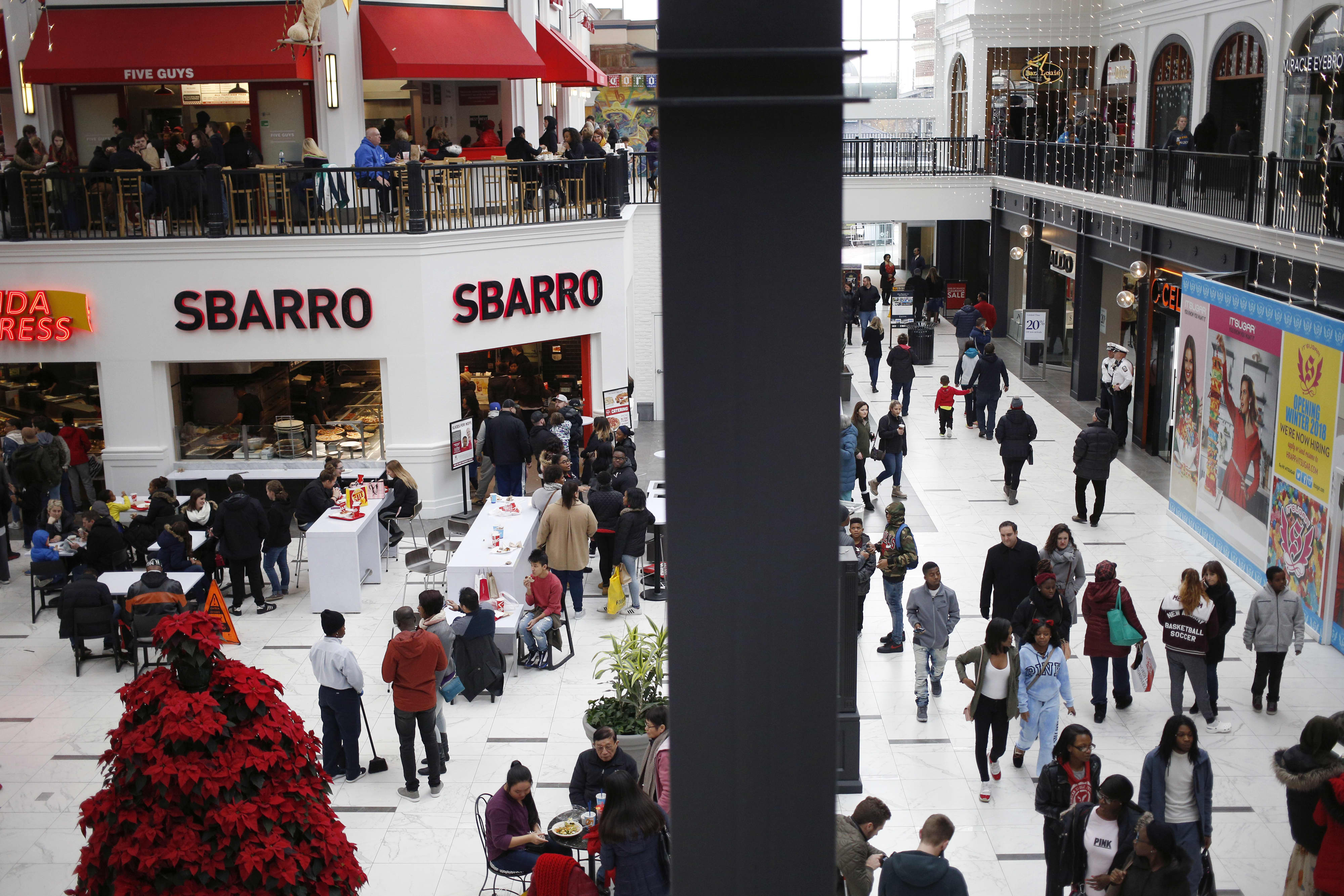 How Amazon Changed America S Malls In The 2010s
