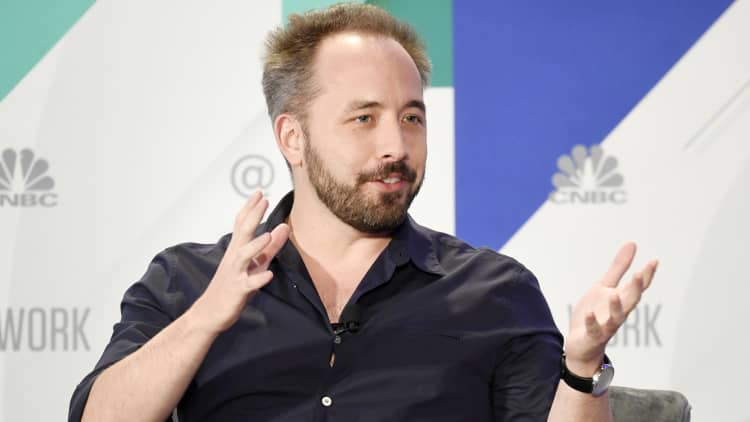 Dropbox beats on top and bottom lines, announces buyback