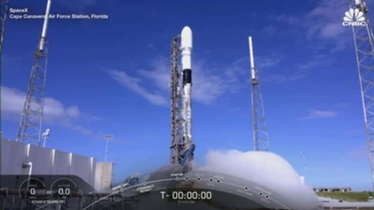 SpaceX just launched 60 Starlink satellites into space