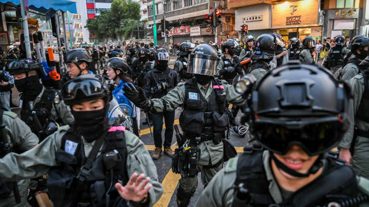 Hong Kong falls into a recession amid the continuing trade war, protests