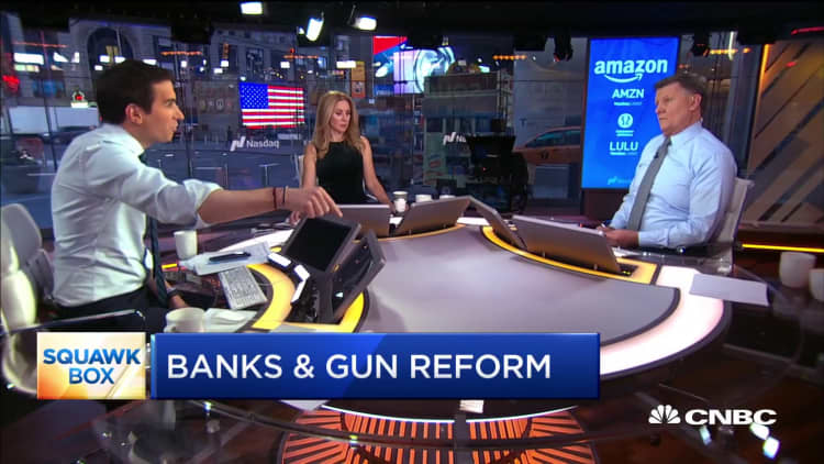 Rep. Jennifer Wexton pushes banks to help fight gun crime
