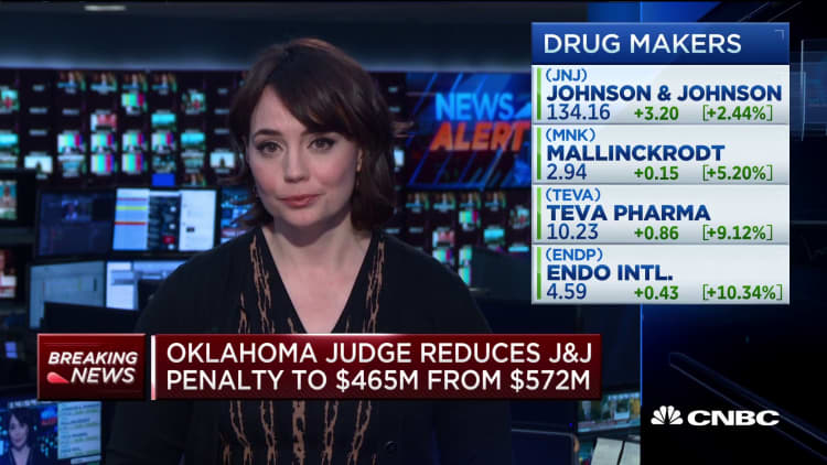 Oklahoma judge reduces Johnson & Johnson penalty to $465 million