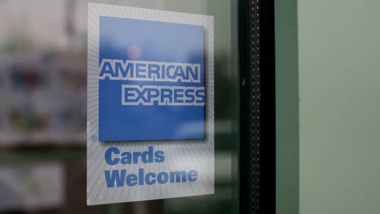 WSJ: American Express is paying big bonuses to new merchant sign-ons