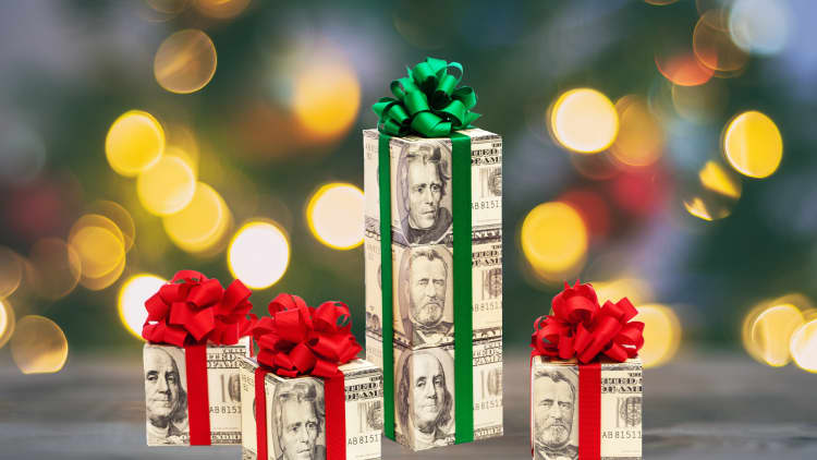 How to give gifts within your budget
