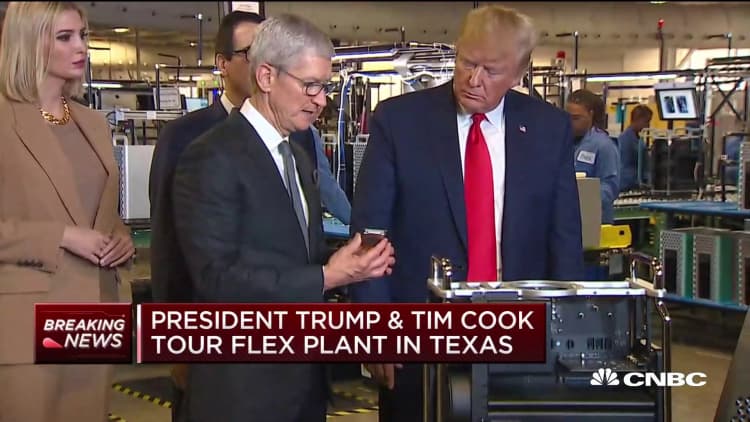 Trump meets Tim Cook at Texas plant