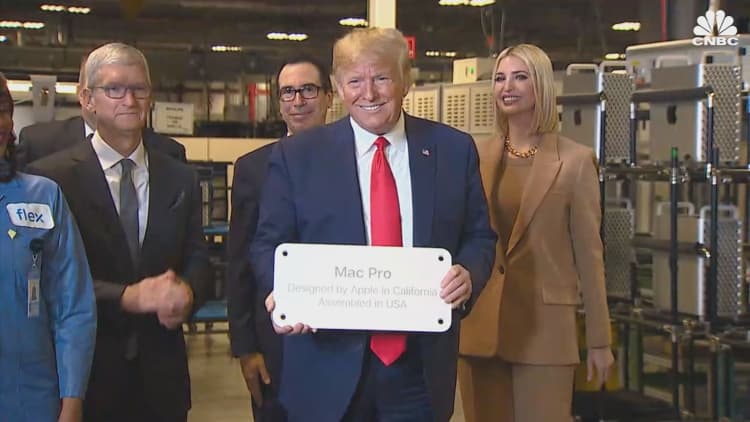 Trump visits Tim Cook at Apple Mac Pro plant in Texas