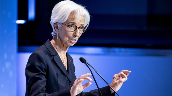 Ngày 04 tháng 11 năm 2019, Berlin: Christine Lagarde, Chủ tịch Ngân hàng Trung ương châu Âu (ECB), sẽ dành lời khen ngợi cho Chủ tịch Bundestag Schäuble tại "Đêm của nhà xuất bản VDZ 2019