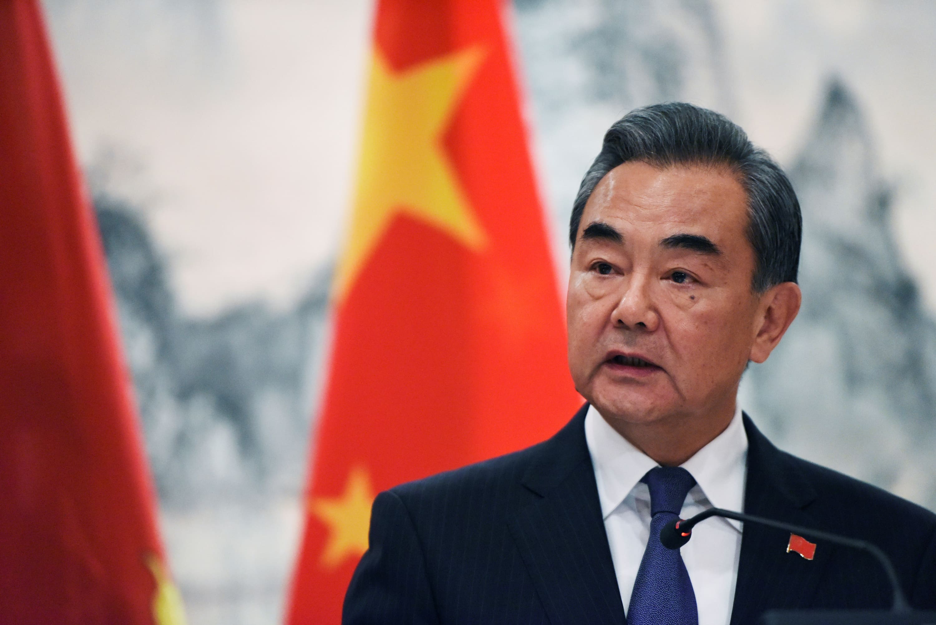China’s foreign minister calls on US to remove tariff sanctions