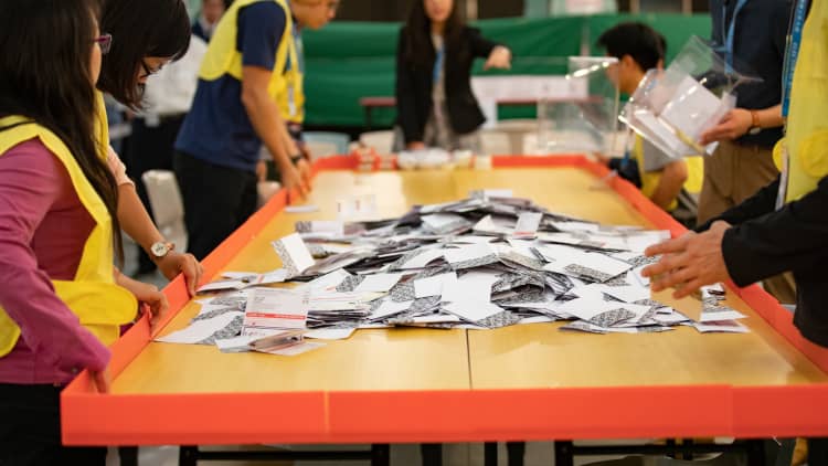 Pro-democracy candidates win local elections in Hong Kong