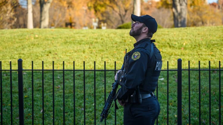 White House lockdown lifted after airspace violation