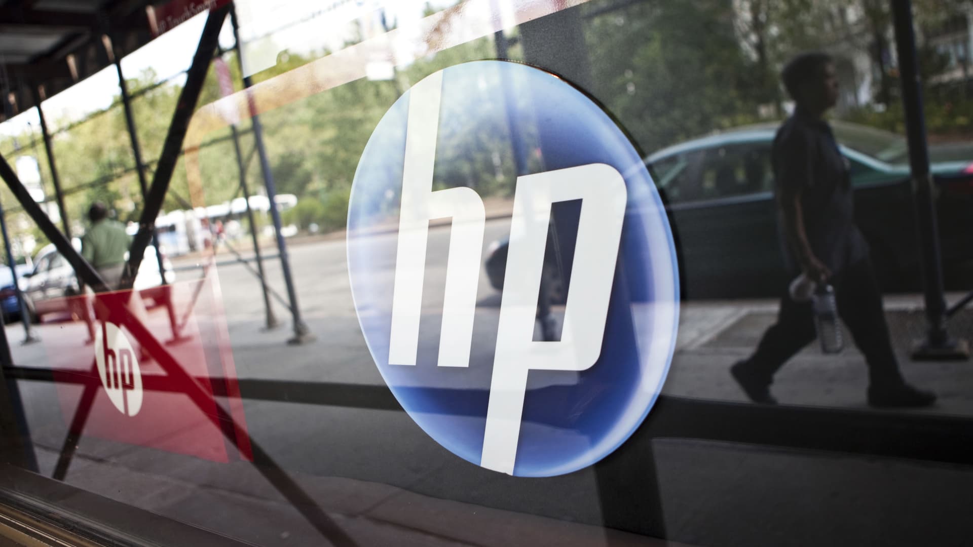 The Hewlett-Packard Co. logo is displayed on the window of an electronics store in New York.