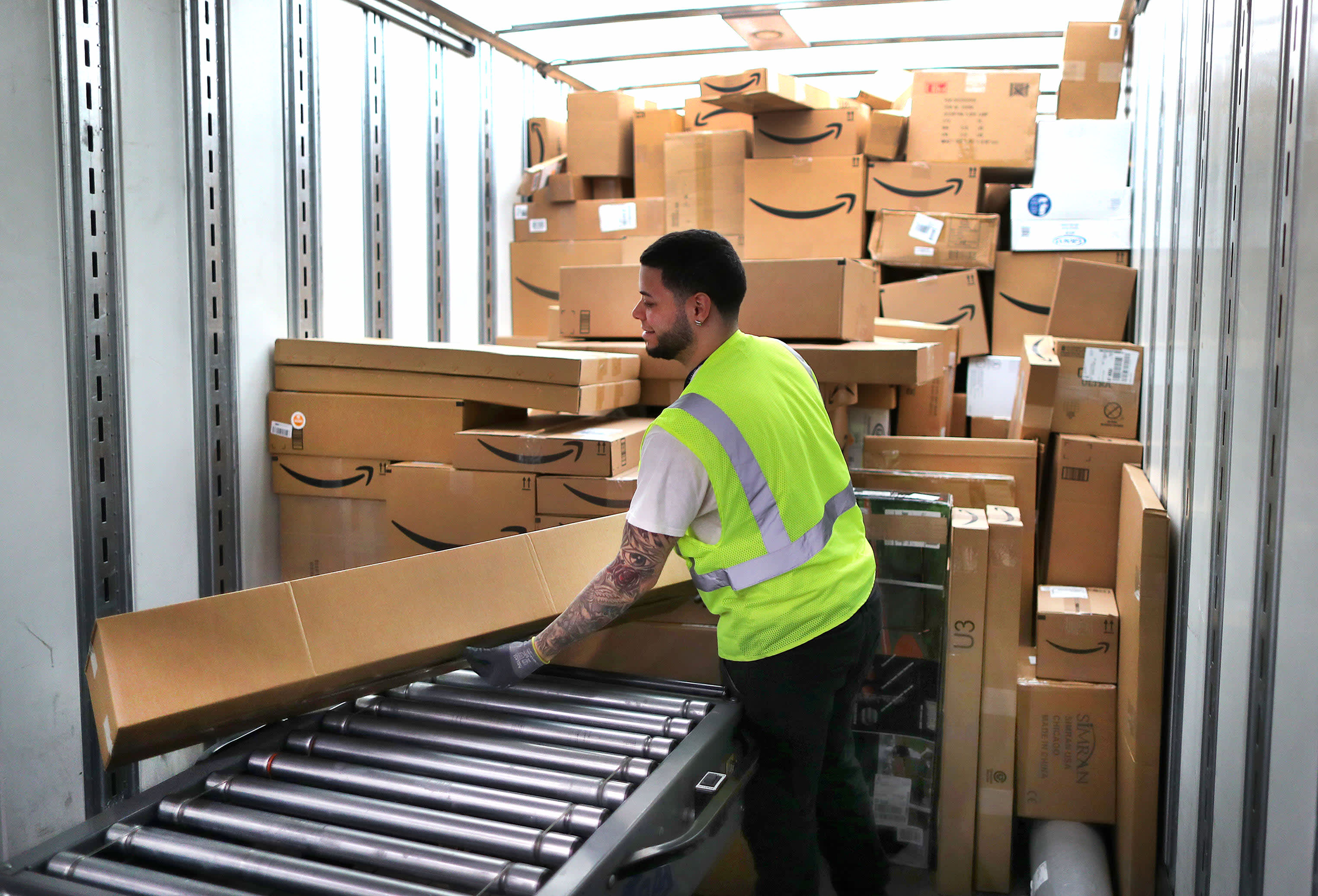 How Many Orders Does Amazon Get Every Second, Minute & Hour?