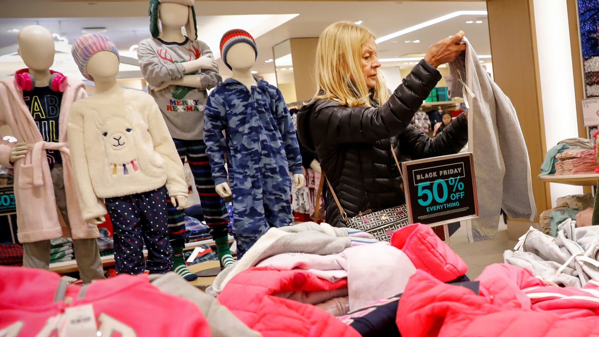 Gap beats on third-quarter revenue, but tempers expectations for holiday season