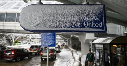Winter weather slams the US as travelers face canceled and delayed flights